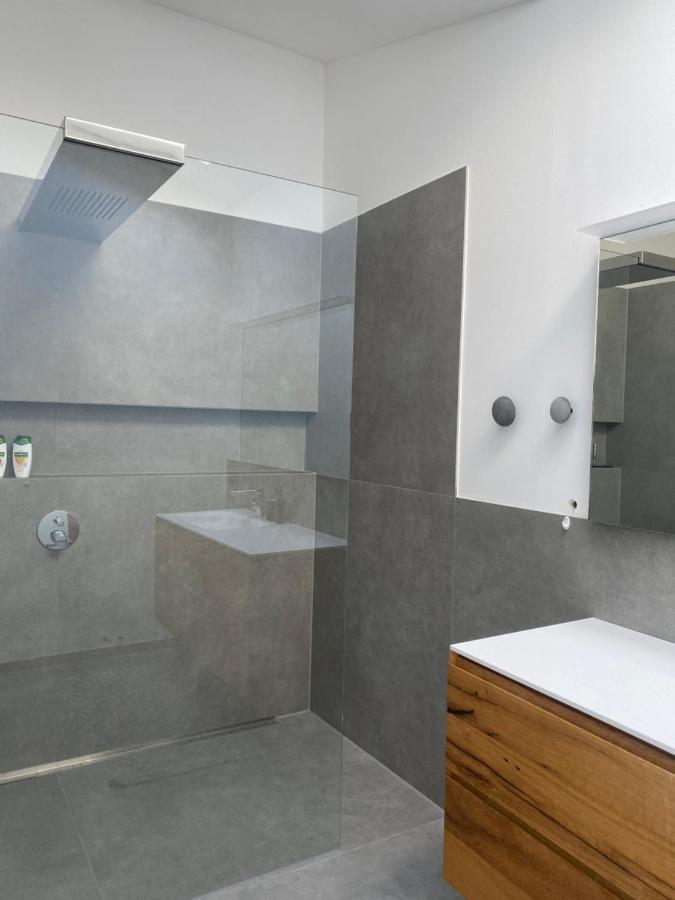 Moderne Ferienwohnung Stephanskirchen 外观 照片